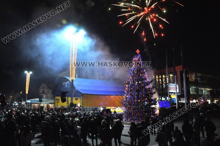 Дядо Коледа рокер пристигна в Хасково за запалването на светлините на елхата