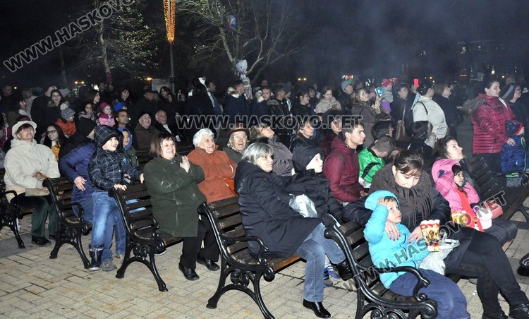 Дядо Коледа рокер пристигна в Хасково за запалването на светлините на елхата