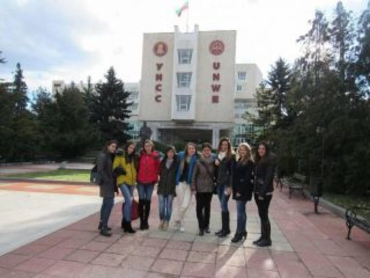 Алековци решаваха финансови и счетоводни казуси на Национално състезание, организирано от УНСС