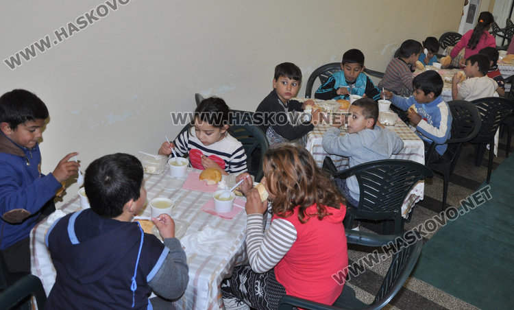 Безплатният обяд напълни с деца училището в Узунджово