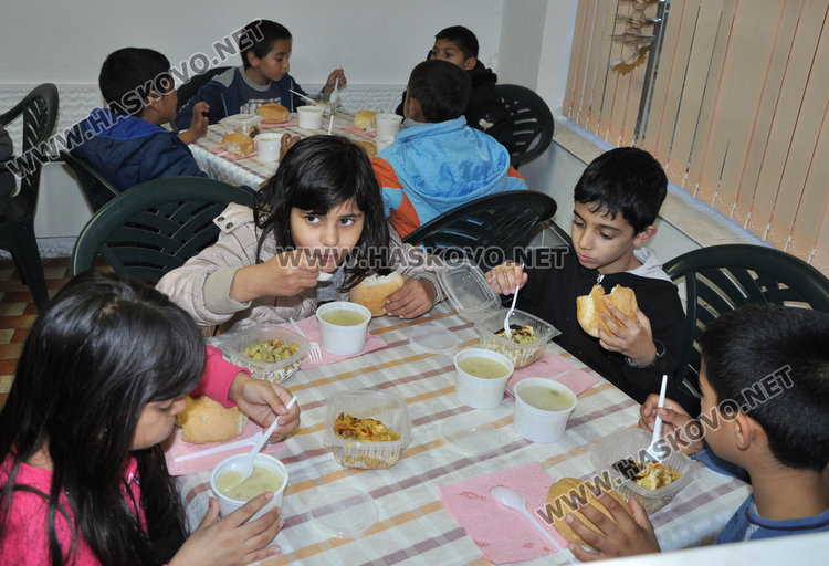 Безплатният обяд напълни с деца училището в Узунджово