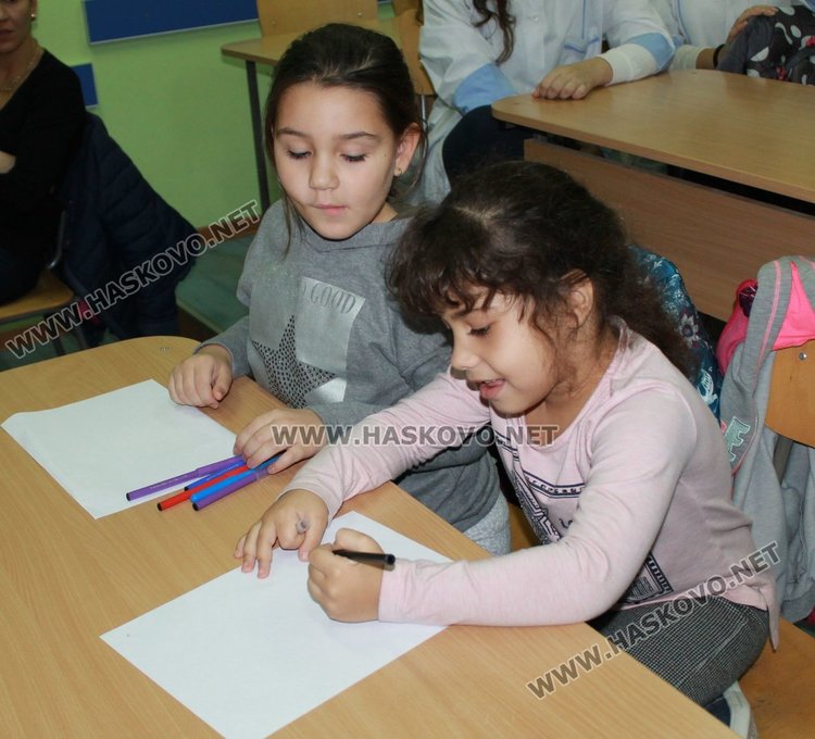 Богоровци запознават първокласници със забавната физика