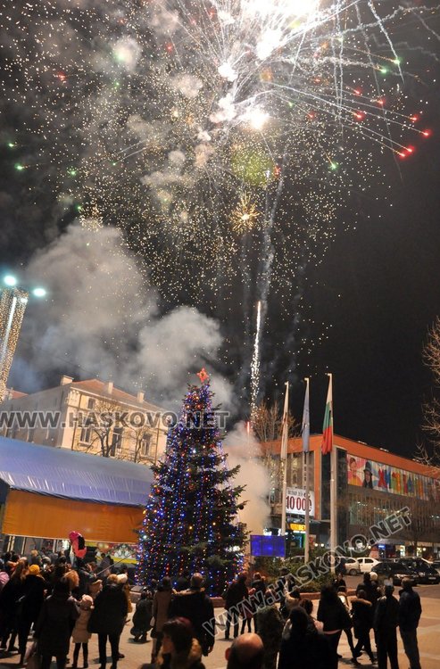 Дядо Коледа рокер пристигна в Хасково за запалването на светлините на елхата