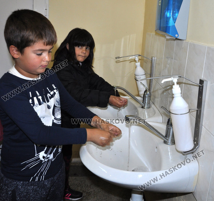 Безплатният обяд напълни с деца училището в Узунджово