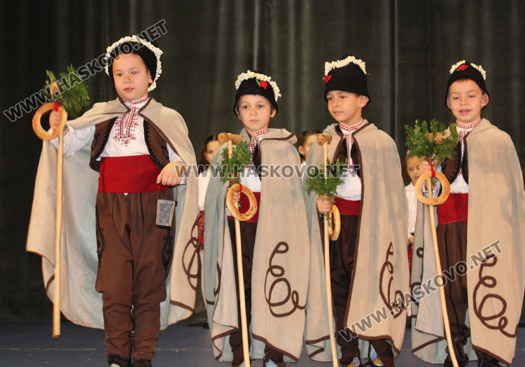 46 деца от приемни семейства получиха подаръци от Дядо Коледа 