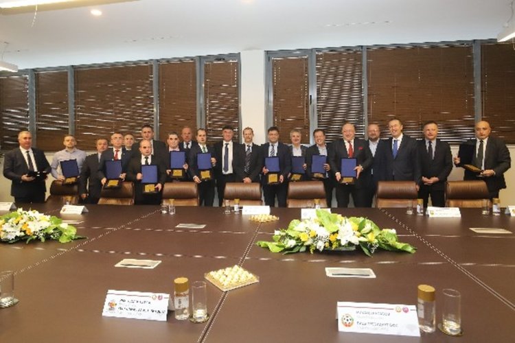 Хасан Азис получи почетен плакет и поздравления БФС и УЕФА за детския футбол