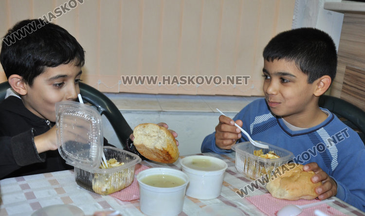 Безплатният обяд напълни с деца училището в Узунджово