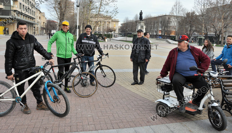 Колоездачи искат велоалеи в Хасково, внасят докладна в Общинския съвет