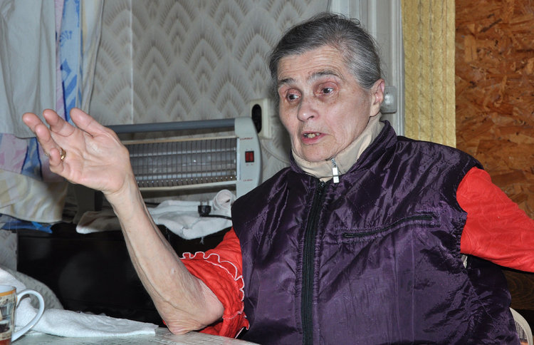 Възрастно семейство тихо гасне в мизерия в Хасково