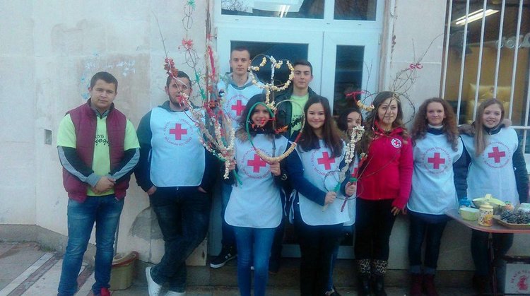 Доброволката на БЧК Назмие Мустафа даде начало на благотворителна акция за деца