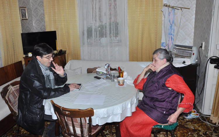 Възрастно семейство тихо гасне в мизерия в Хасково