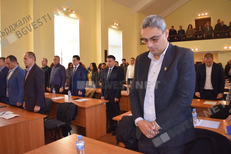 Общинският съвет замълча за минута в памет на Наим Сюлейманоглу