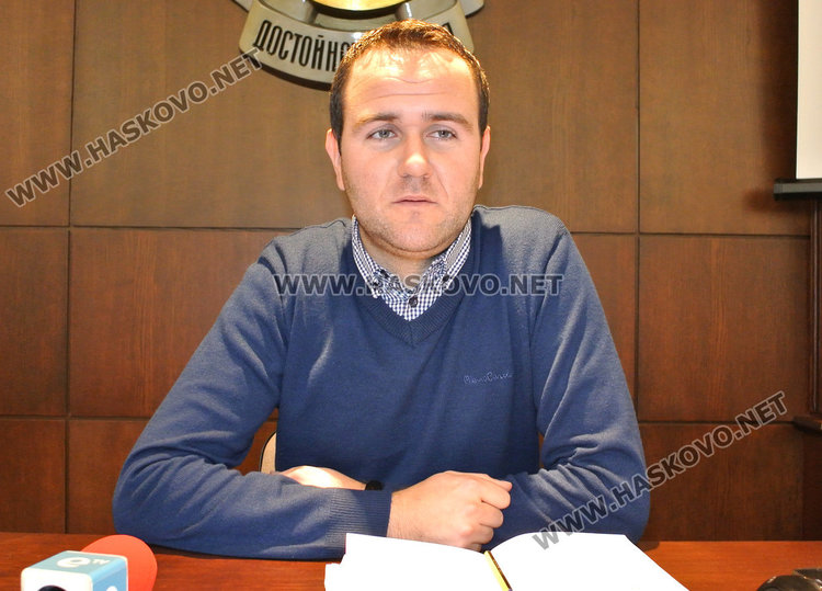 Деян Александров