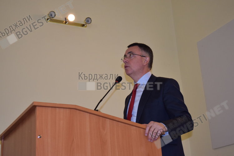 Червен протест след син призив срещу увеличението на данъците в Кърджали,ДПС с компромис