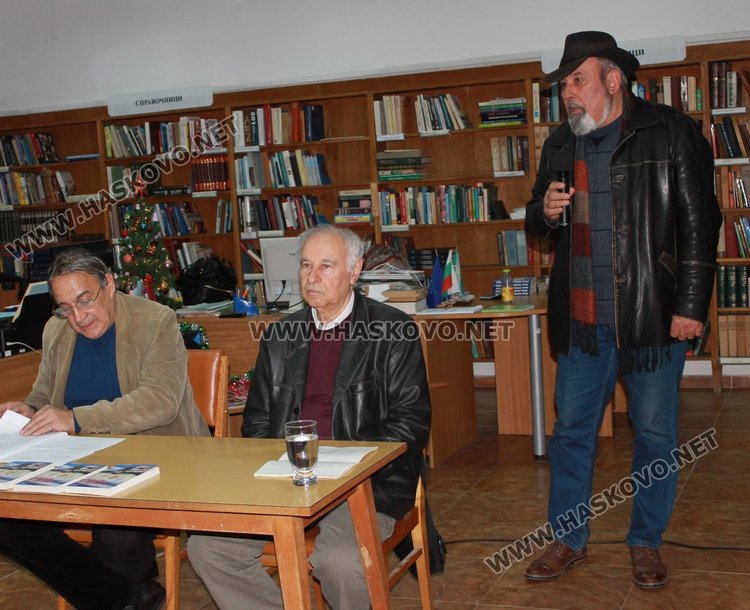 Хасковският писател Иван Енчев представи "Обеци с рубин" в Димитровград