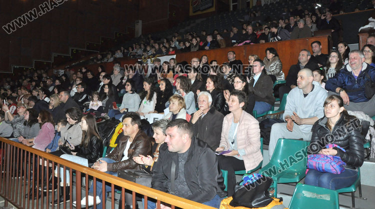 Близо 4000 събраха за Дани и Криси от благотворителния баскетбол, съдиите шампиони