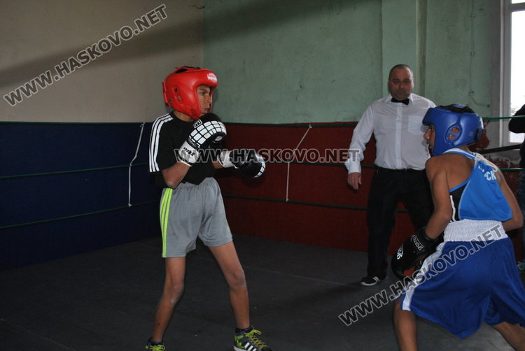 Близо 50 боксьори в Коледен турнир в Хасково
