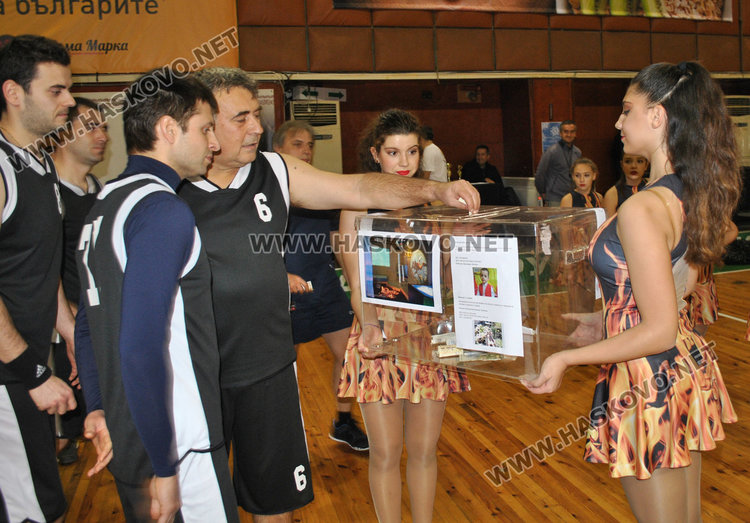 Близо 4000 събраха за Дани и Криси от благотворителния баскетбол, съдиите шампиони