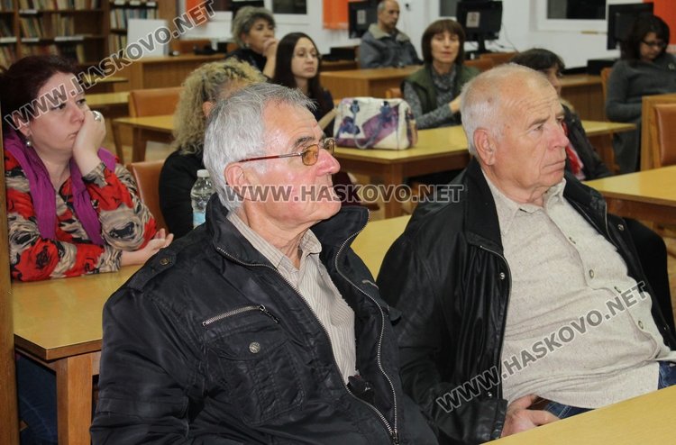 Хасковският писател Иван Енчев представи "Обеци с рубин" в Димитровград