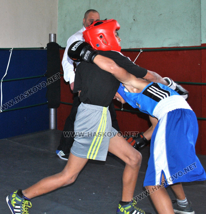 Близо 50 боксьори в Коледен турнир в Хасково