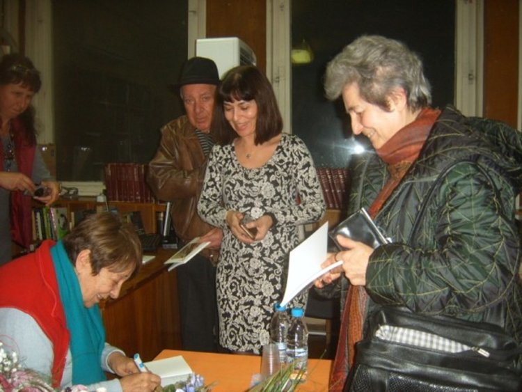 Мая Вапцарова представи в Кърджали филма „Епоха” и поетичната си книга „Арена”