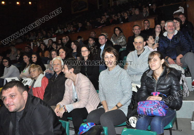 Близо 4000 събраха за Дани и Криси от благотворителния баскетбол, съдиите шампиони