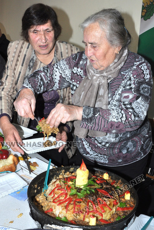 Позлатиха пълнена зелка с нахут от Узунджово на Кулинарния фест в Хасково/рецепти/
