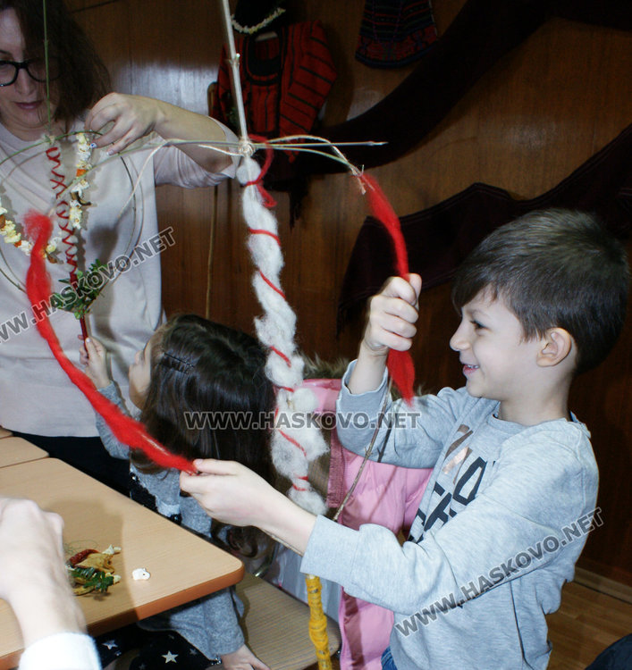 Децата на Хасково украсиха 50 дряновици в Музея