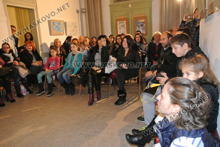 Хорове  от цялата страна пеят в Хасково в единствения  Фестивал на Коледната песен