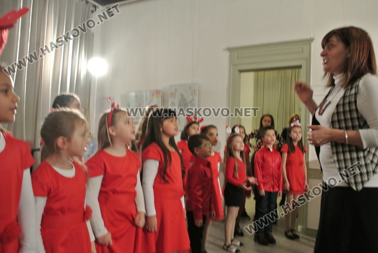 Хорове  от цялата страна пеят в Хасково в единствения  Фестивал на Коледната песен