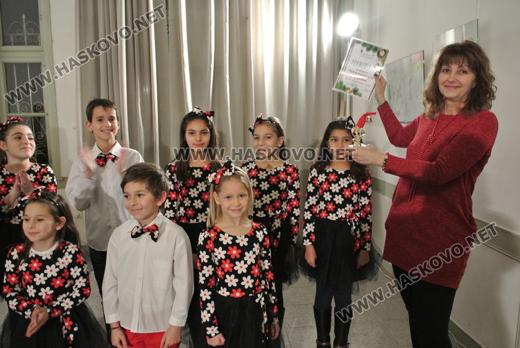 Хорове  от цялата страна пеят в Хасково в единствения  Фестивал на Коледната песен