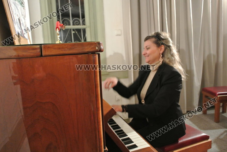 Хорове  от цялата страна пеят в Хасково в единствения  Фестивал на Коледната песен