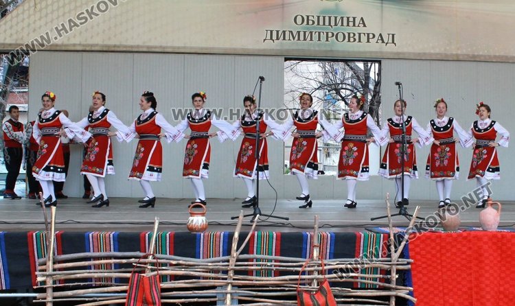 Фестивал: Коледарски групи гостуваха в Димитровград