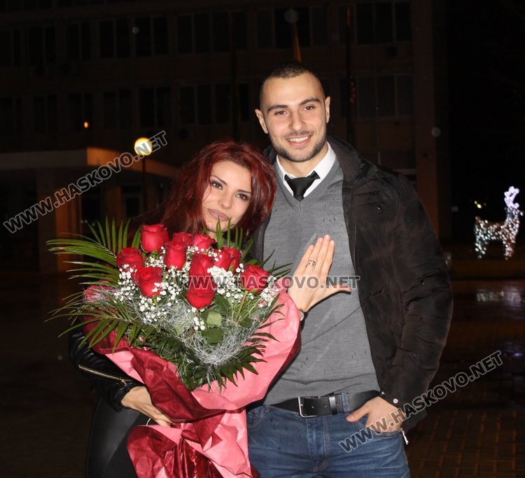 Велизара показва пръстена от своя любим