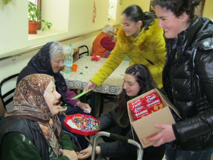 Деца от Смолян след срещи в старческия дом: "Вече няма да споря с баба, ще я прегръщам всеки ден!"