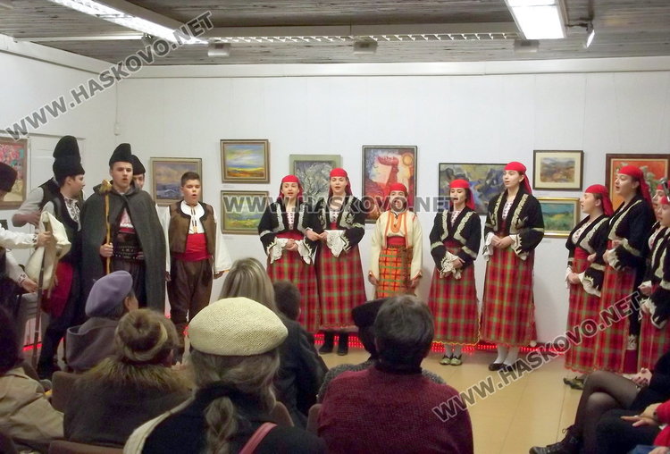 Коледна изложба и празнична програма в КДК Смолян 