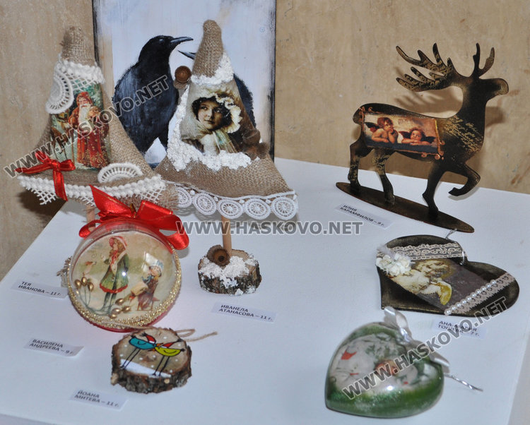 „С аромат на коледни сладки“ школа „Колорит“ усмихва празниците