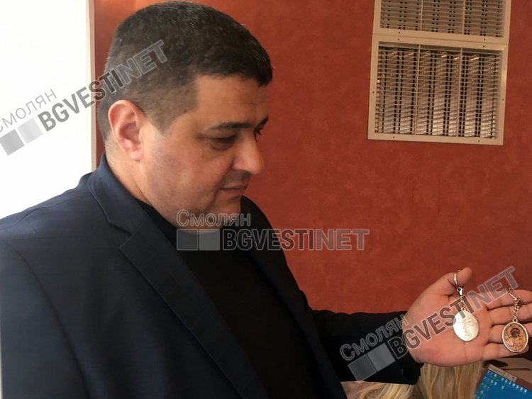 Сувенирите са , за да пазят водачите и пътниците  и да няма катастрофи