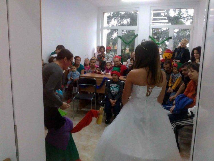 Дядо Коледа зарадва малките пациенти в Детското отделение на болницата в Смолян