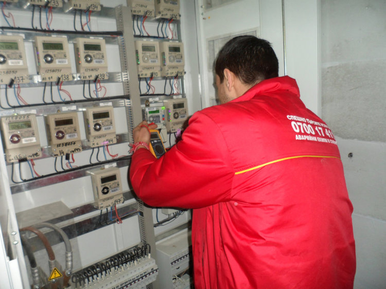 Празнично засичане на тока и в почивните дни