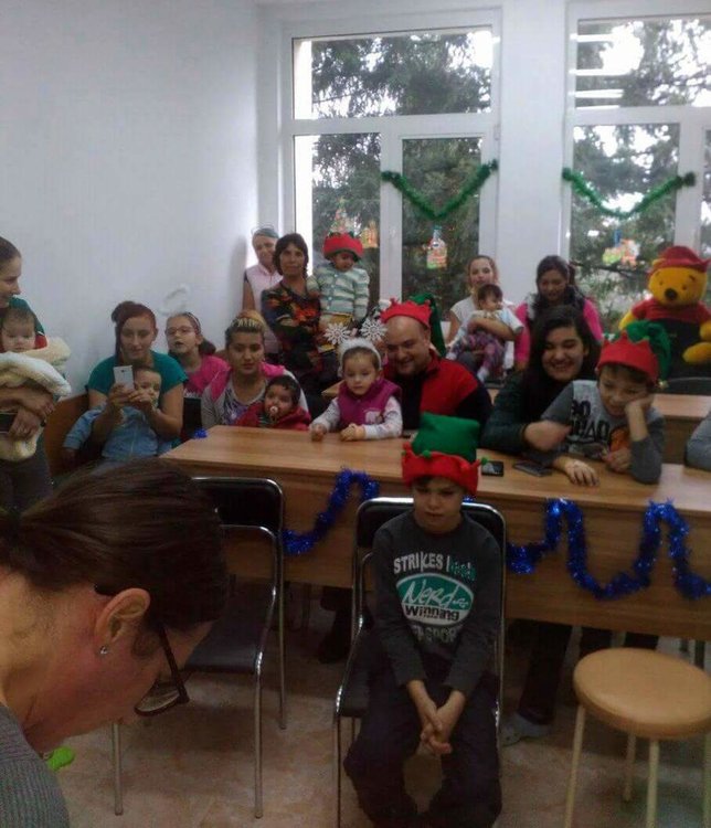 Дядо Коледа зарадва малките пациенти в Детското отделение на болницата в Смолян