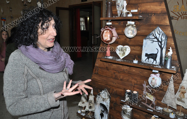 Ръководителката на школа "Колорит" Веселина Делчева