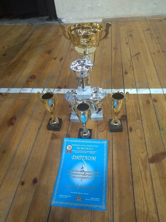 Street dust dance завършва годината с поредни отличия от състезания 