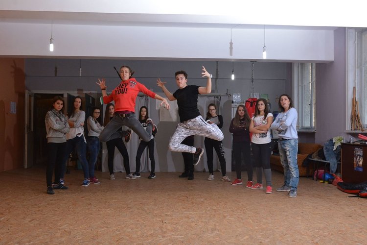 Street dust dance завършва годината с поредни отличия от състезания 