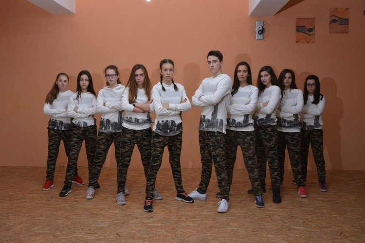 Street dust dance завършва годината с поредни отличия от състезания 