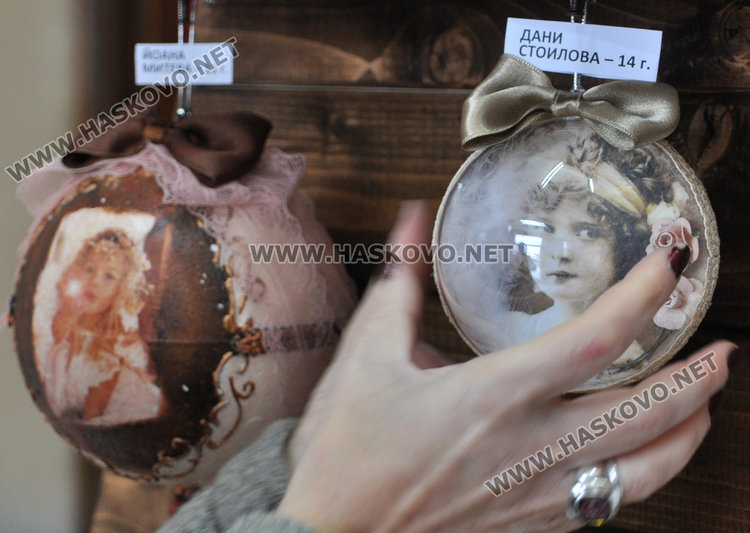 „С аромат на коледни сладки“ школа „Колорит“ усмихва празниците