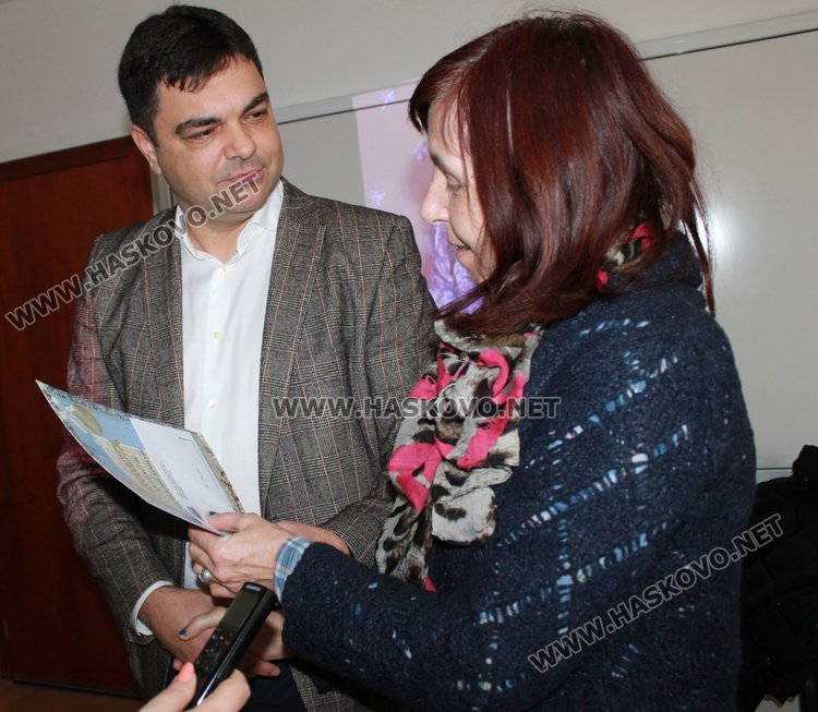 Градина "Роза" и ОУ "Алеко Константинов" - победители в конкурса за коледна украса