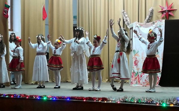 Райковското читалище подари празник на селско читалище, занесе им и 200 тома книги