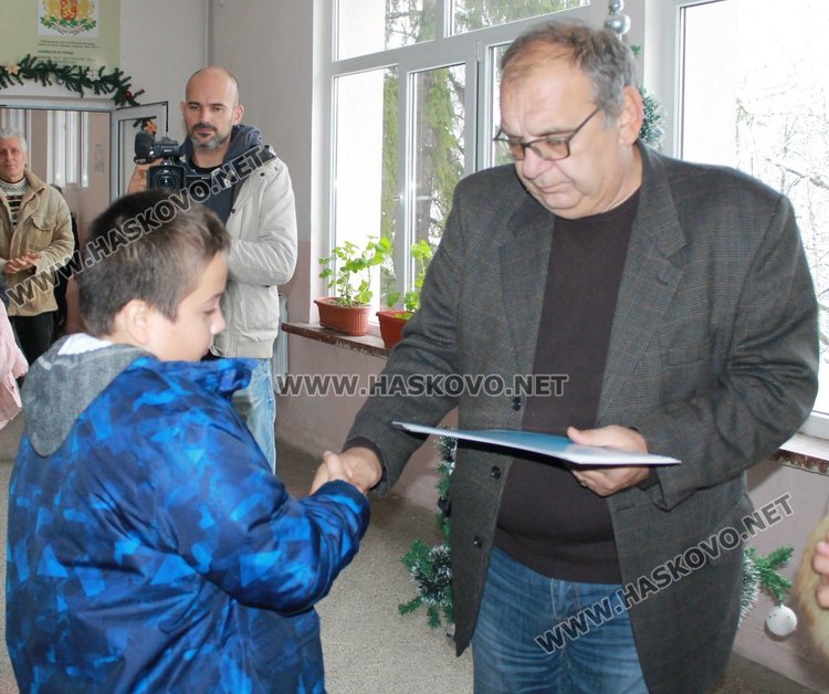 10 каравеловци с медали от националното състезание "Моята родина"