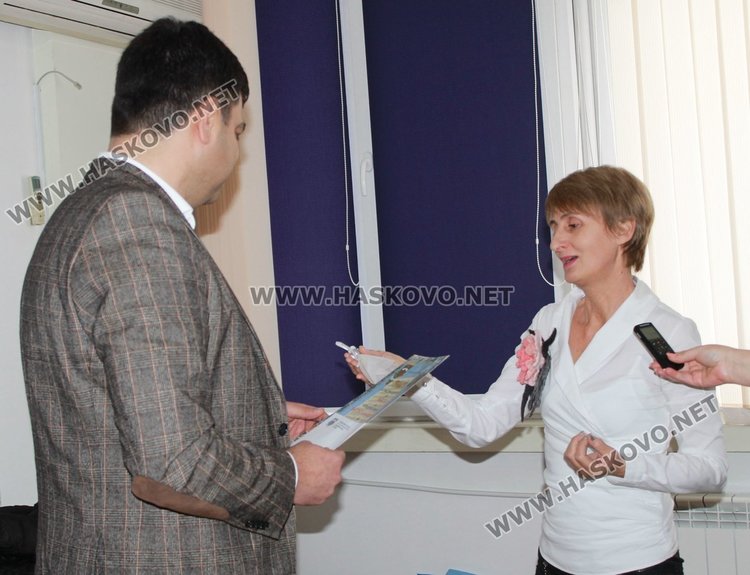 Градина "Роза" и ОУ "Алеко Константинов" - победители в конкурса за коледна украса